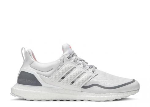 Adidas Ultraboost réfléchissant cristal blanc trois chaussures gris EG8104