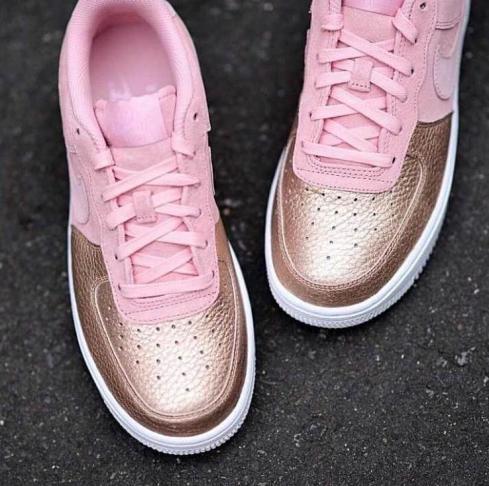 Sepatu Gaya Hidup Rendah Nike Air Force 1 Pink AH8147-600