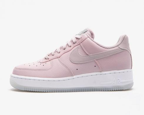 Nike Dames Air Force 1'07 Essential Plum Chalk Wit AO2132-500