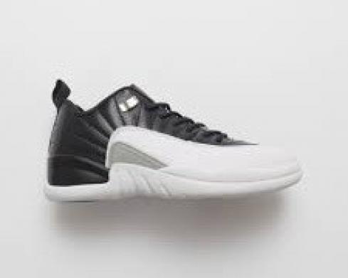 Nike Air Jordan 12 Herrenschuhe mit schwarzer und weißer silberner Schnalle 308317–061