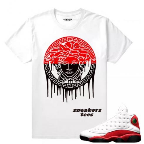 Passend zum weißen T-Shirt „Jordan 13 OG Chicago Medusa Drip