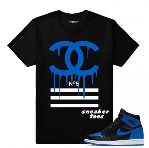Passend zum schwarzen T-Shirt „Jordan 1 Royal OG Designer Drip