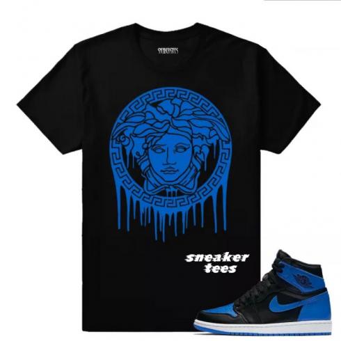 Passend zum schwarzen T-Shirt „Jordan 1 Royal OG Medusa Drip