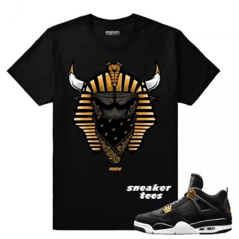 Passend zum schwarzen T-Shirt „Jordan 4 Royalty Bull Pharoah“