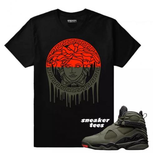 Passend zum schwarzen T-Shirt „Take-Flight Medusa Drip“ von Jordan 8