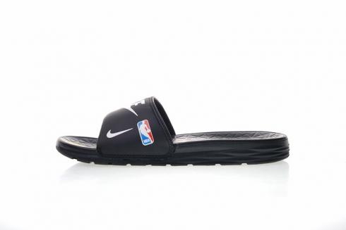 Nike Benassi Solarsoft NBA Logo Czarne Białe Sportowe Sandały Wsuwane 917551-004