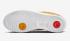 ナイキ エア フォース 1 07 SE アニバーサリー イエロー オーカー セイル ホワイト チーム オレンジ DQ7582-700 。