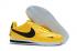 Nike Classic Cortez SE Prm Couro Amarelo Preto Bordado 807473-700