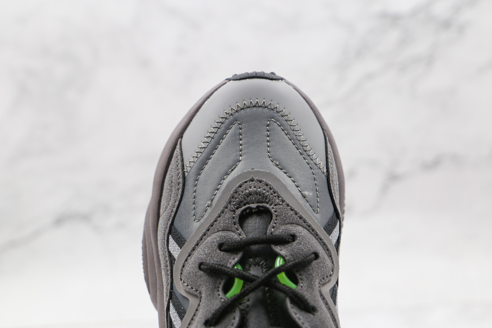 Adidas ozweego hotsell black solar green