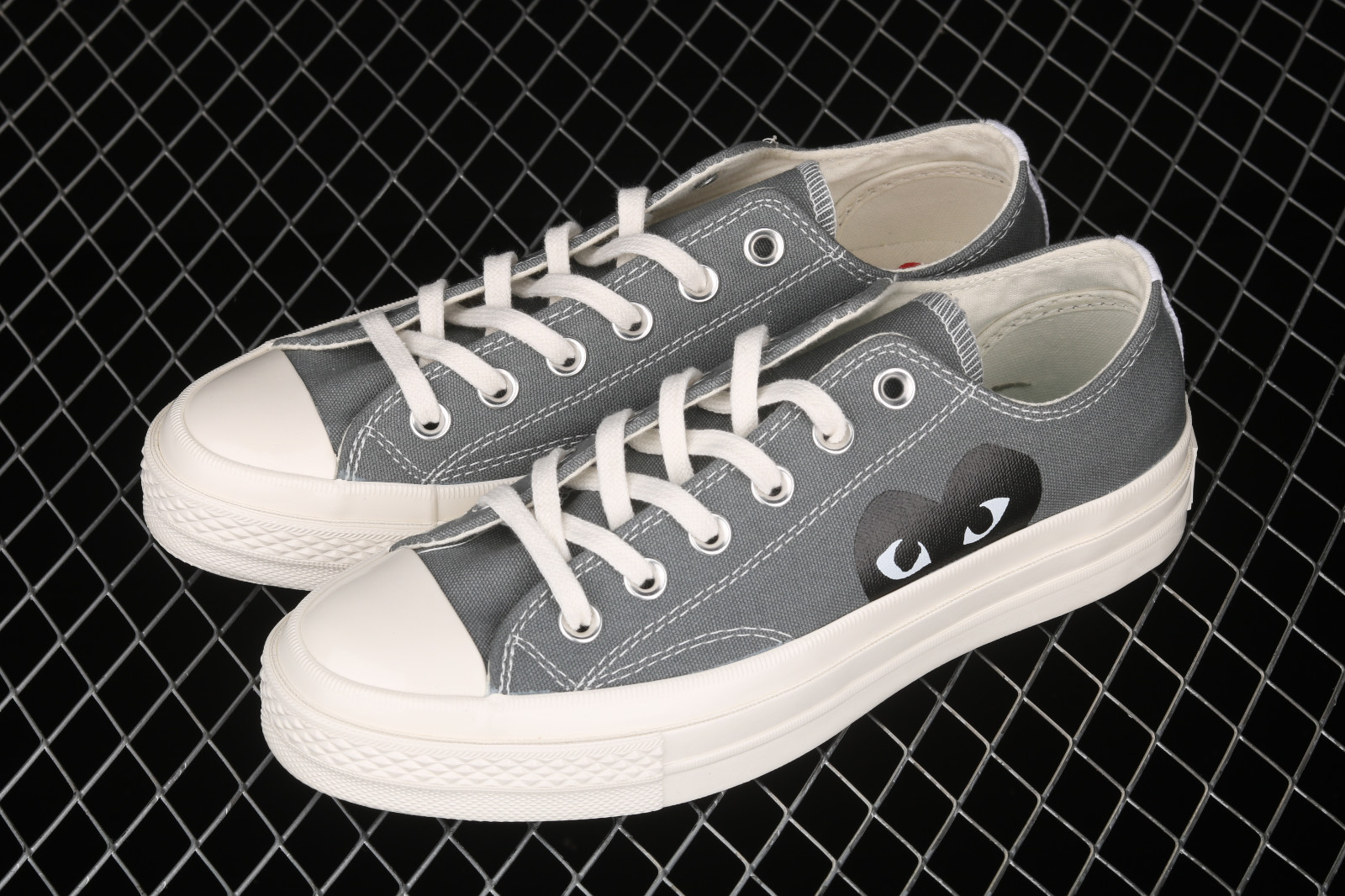 Fantástico Restricción germen the Creator Unveils The Exclusive Converse Artist Series - GmarShops - Comme  des Garcons Play x Converse Chuck Taylor All Star 70 Low Stell Gray 171849C