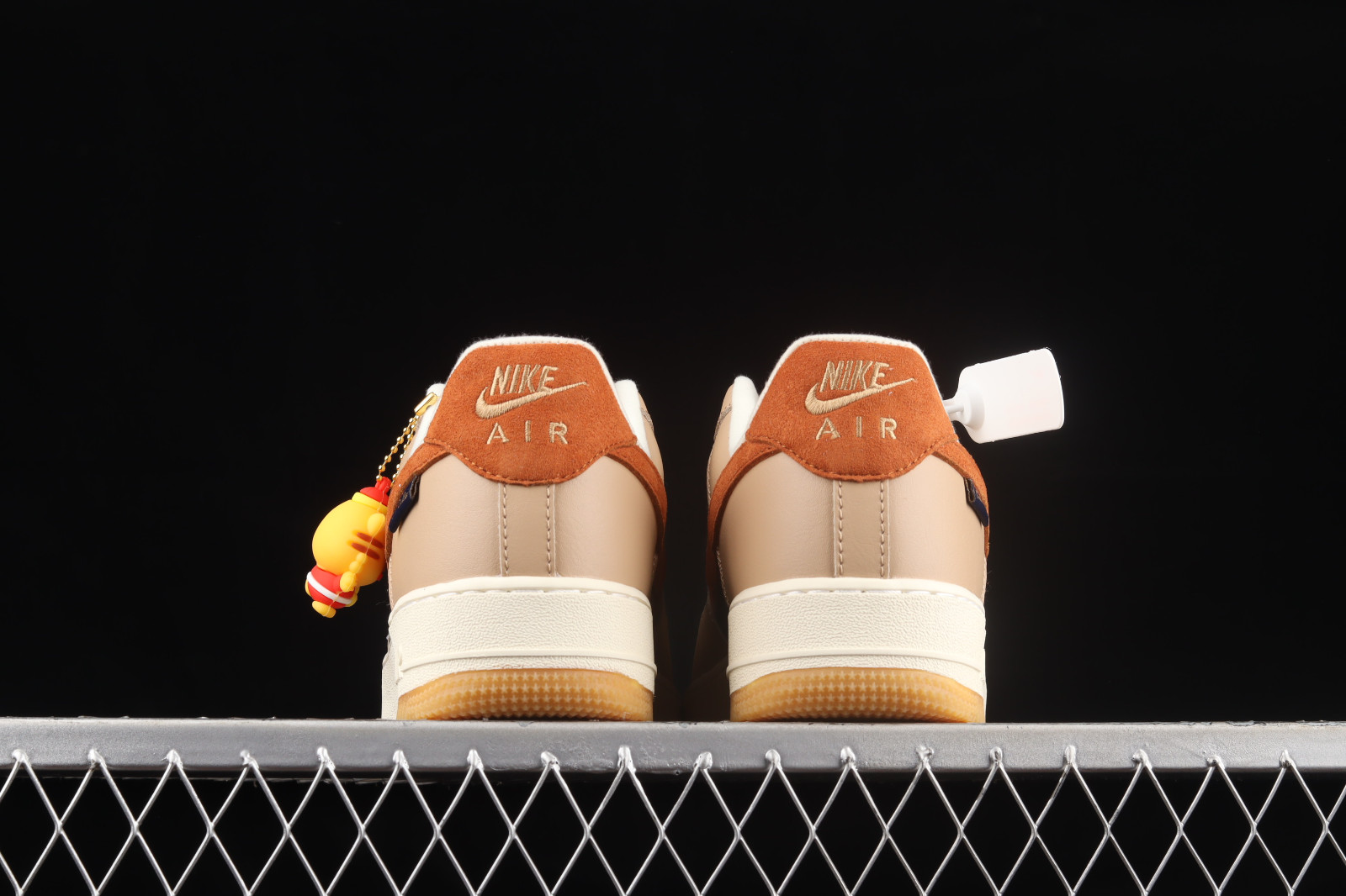 Nike Air Force 1 '07 ESS sneakers in white and brown