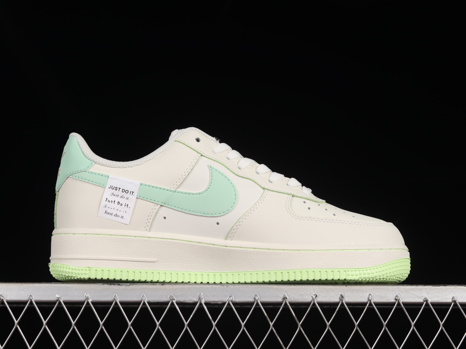 nike air vibenna green screen size chart in inches - 555 - MultiscaleconsultingShops - Nike Air Force 1 07 Low White Light Green Metallic Gold FB1839