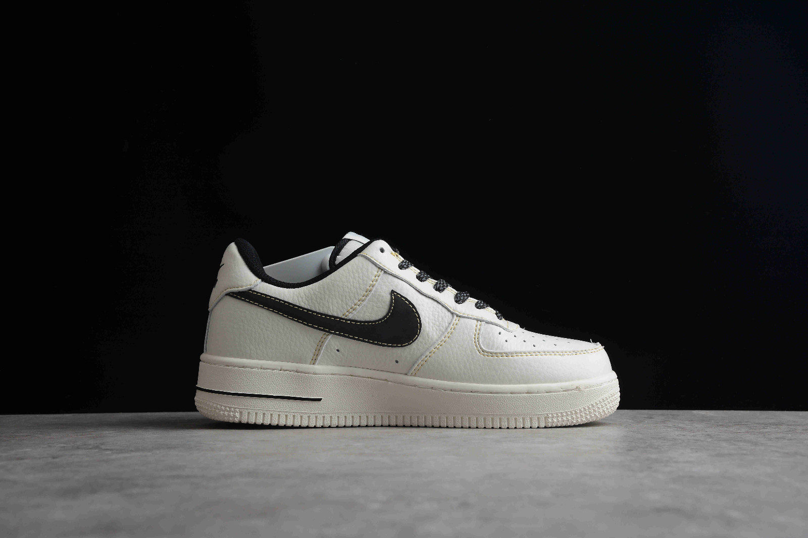 Maravilloso enero Ya que Nike Sapatilhas Air Force 1 07 Low Rice White Black Colorful Shoes UN2588 -  GmarShops - 122 - Nike Giacca Con Cappuccio Windrunner