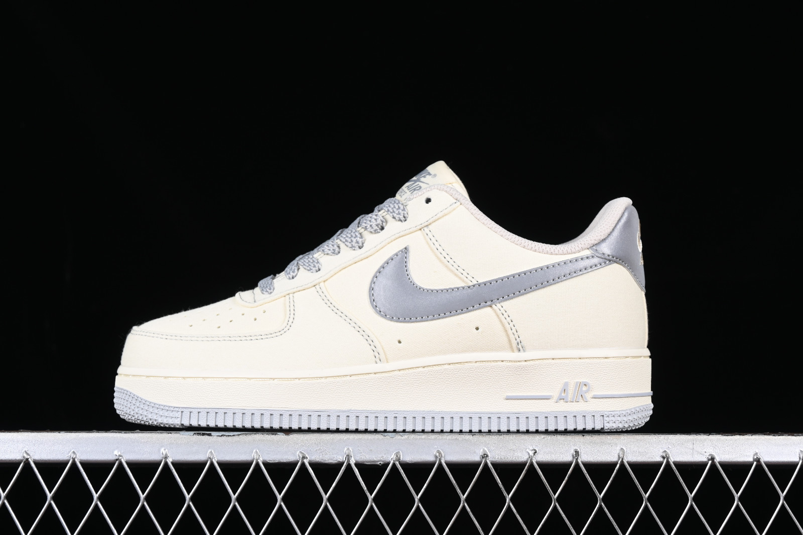 Nike Air Force 1 '07 Low Triple White for Sale, Authenticity Guaranteed