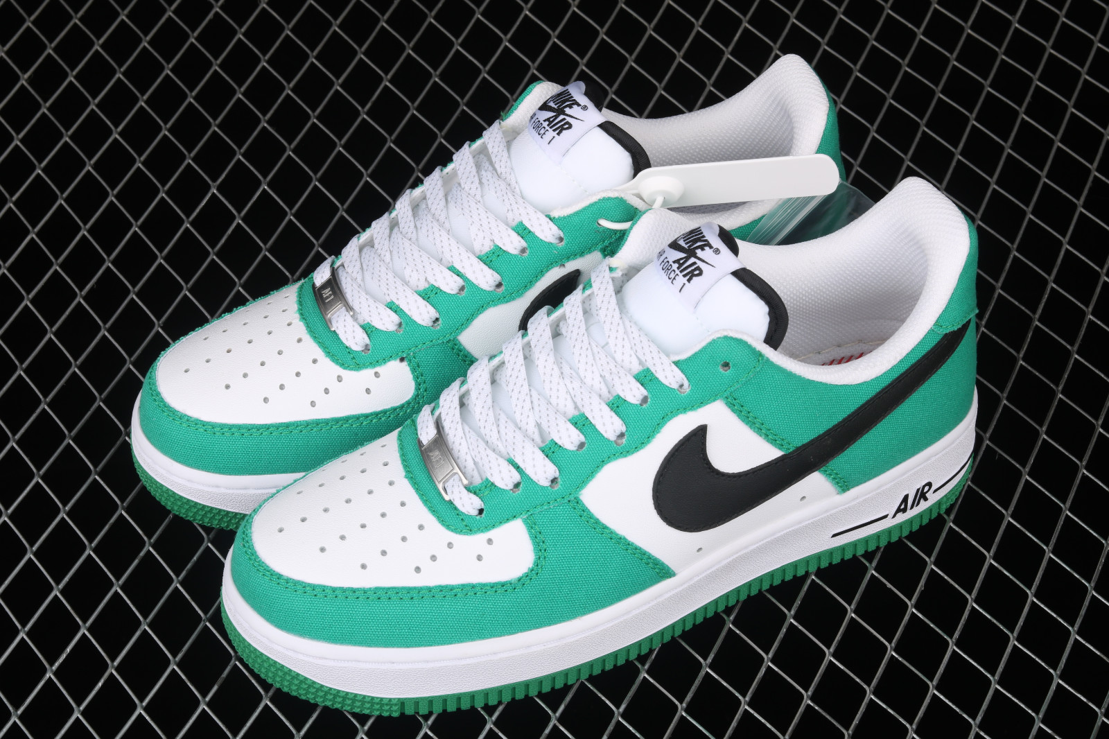 Nike Air Force 1 '07 sneakers in white and green