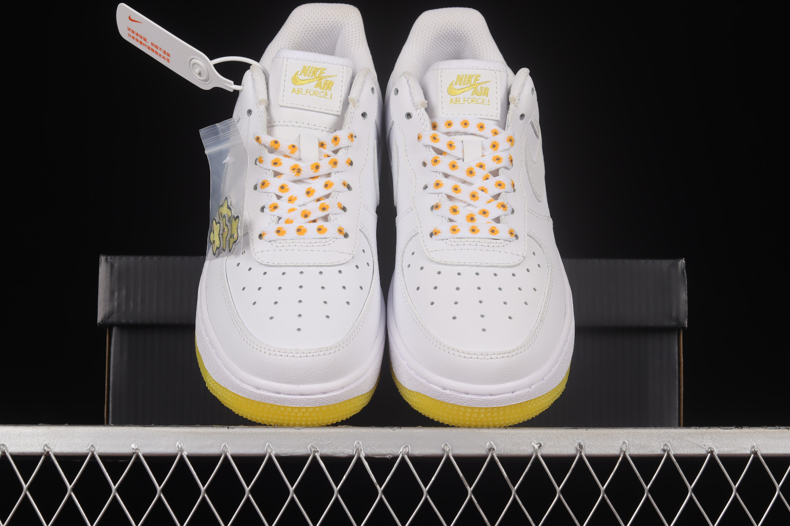Hilarisch Buitenlander voorbeeld 098 - GmarShops - nike kd 6 lifestyle wholesale outlet list - Nike Air  Force 1 07 Low White Yellow Metallic Gold CR6566