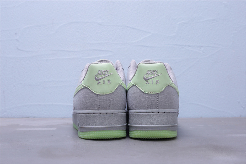 Nike Mens Air Force 1 '07 Lv8 Running Shoe
