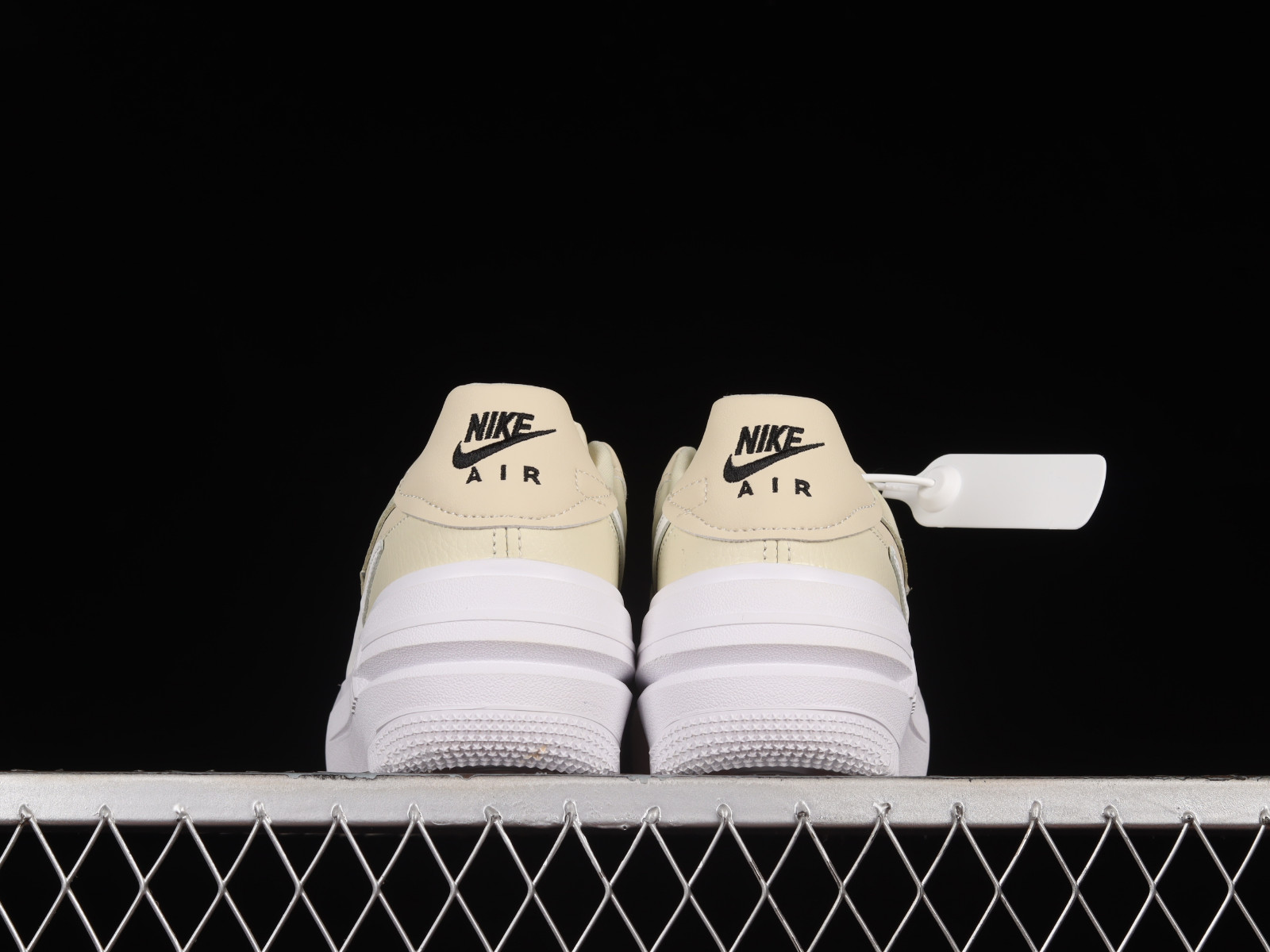 Nike Wmns Air Force 1 PLT.AF.ORM LV8 'White Metallic Silver' | Women's Size 5.5