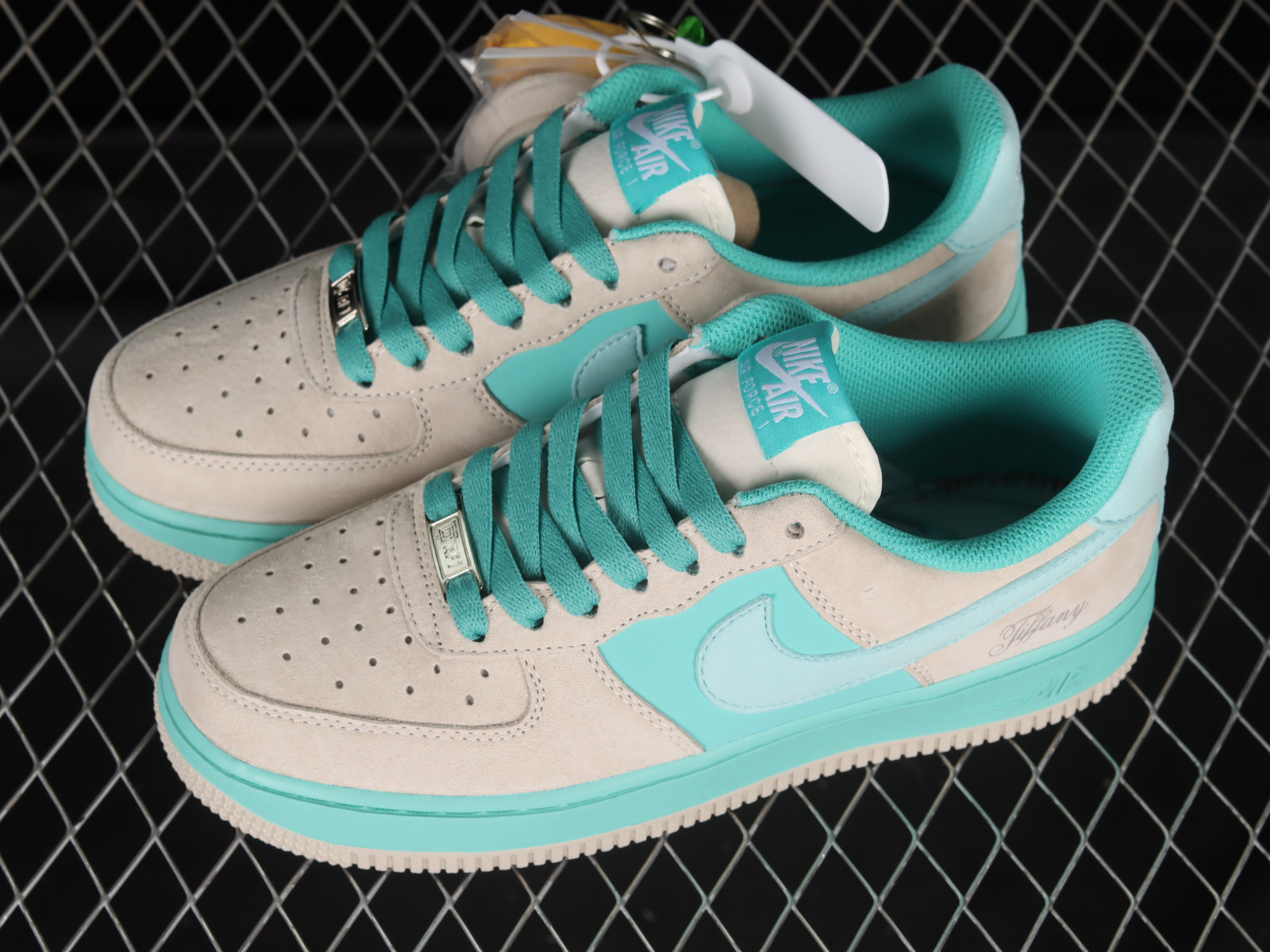 Tiffany & Co. x Nike Air Force 1 Low?!? Review/On-Feet!!! 