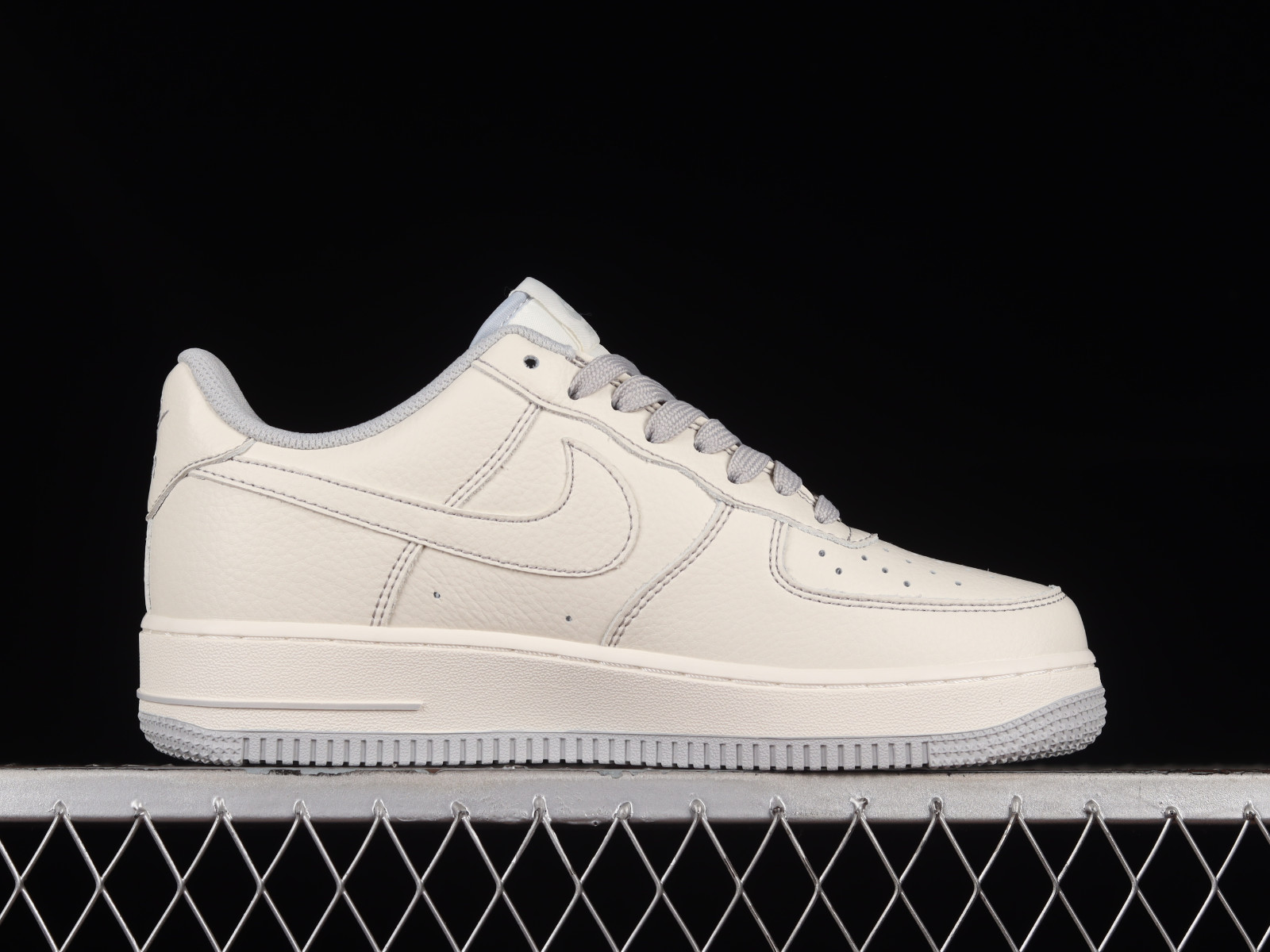 Agente Relativamente Adepto nike torch sl mens to womens conversion time zone -  MultiscaleconsultingShops - 666 - Undefeated x Nike Air Force 1 07 Low  Beige Light Grey Sliver UN1988