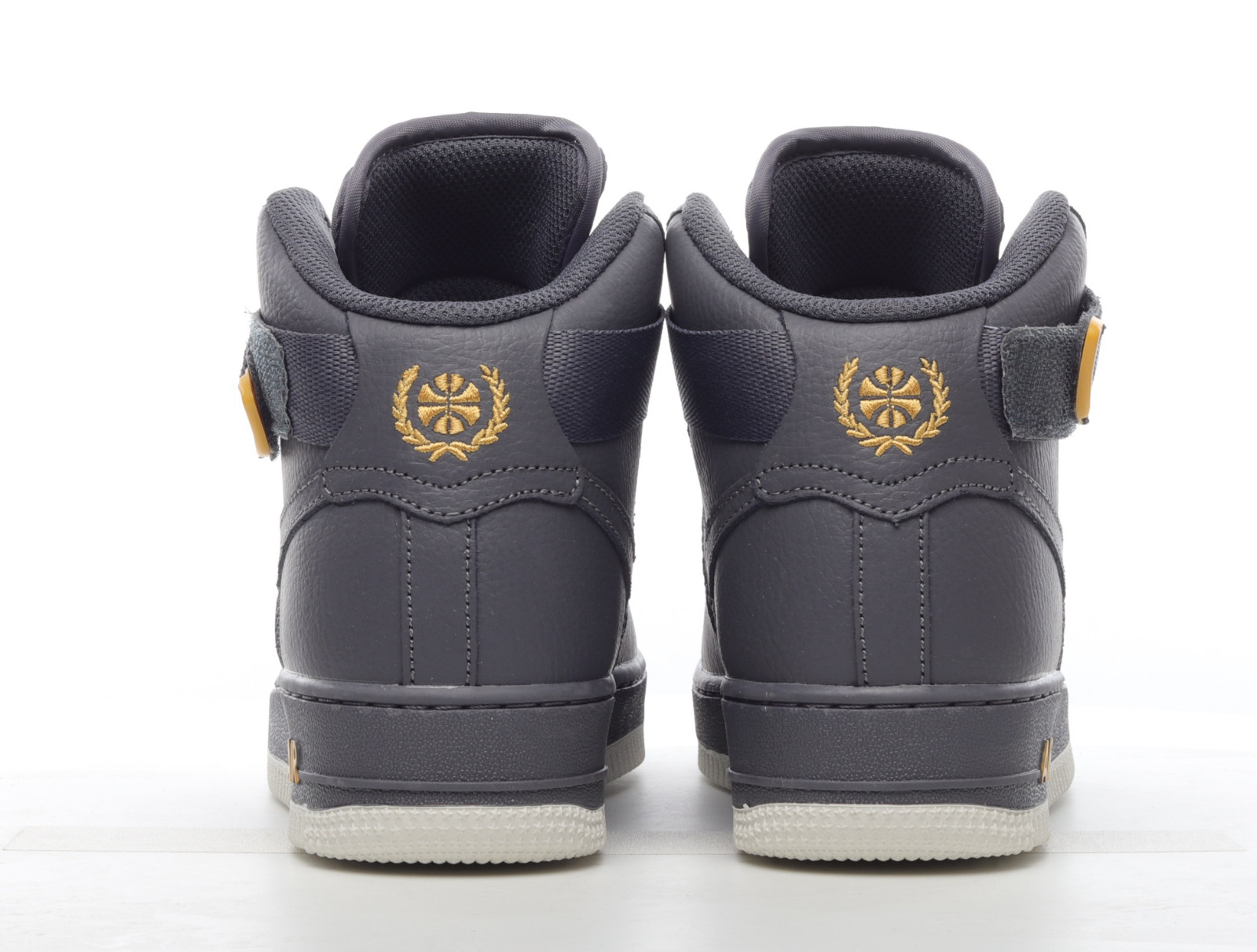 Nike Air Force 1 Mid - Black/Gold