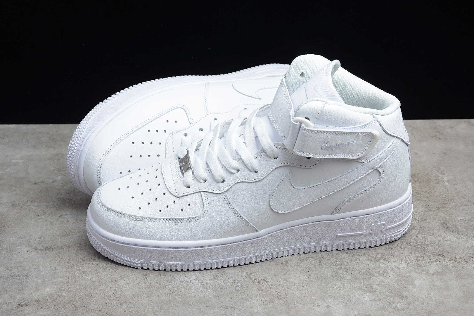 Nike Air Force 1 Mid '07 sneakers in white and gray