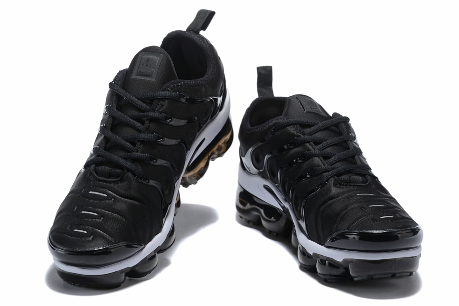 nike air max blanche verte noir homme - StclaircomoShops Nike Air Vapormax TN 2018 Plus TN Running Shoes Unisex Black White