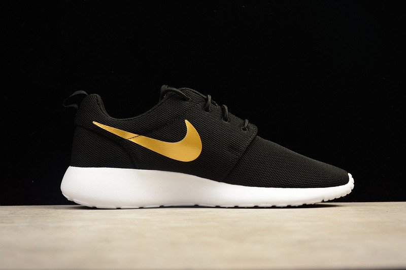 StclaircomoShops - Nike Roshe Run One Casual Shoes SS2109S164 Black Gold Sail 844994 - 996 - it sped up and telling me I was running at 10 kph the first 1k it