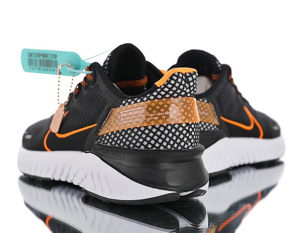 Nike legend react 3 run fearless top