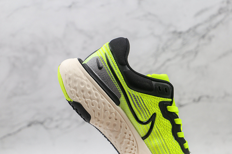 nike zoomx invincible run flyknit volt