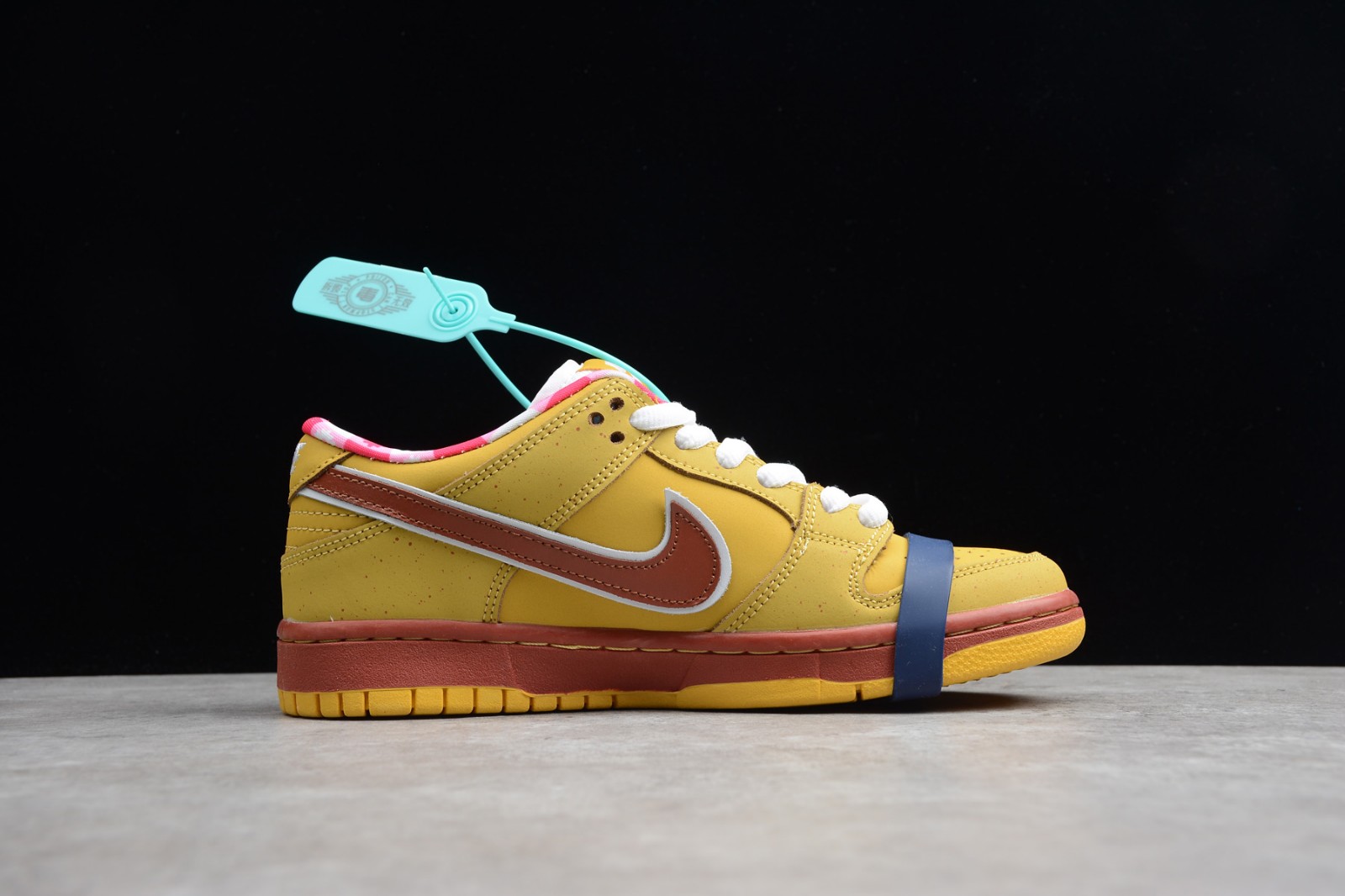 todo lo mejor Mareo Mantenimiento 137 - GmarShops - nike jordans with pink cost on sale today images - Nike  Dunk SB Low Premium Yellow Lobster 313170