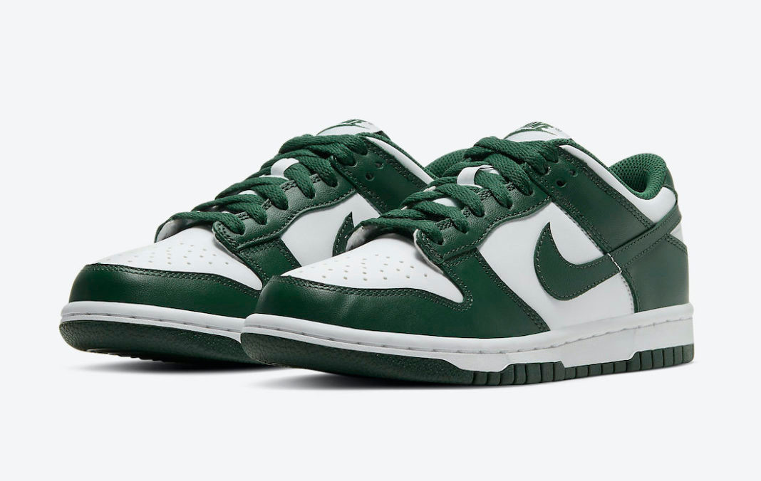 vorst fax Keelholte Nike SB Dunk Low GS Spartan Green White Running Shoes CW1590 - GmarShops -  102 - nike shoes with zoomx back to side pain