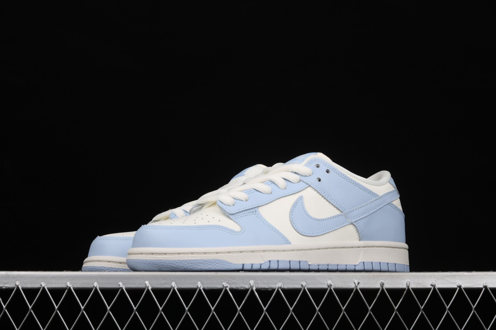 Nike SB Zoom beige Dunk Low Pro Beige White Light Blue 854866 - NwfpsShops - nike running plus chip size and shoe cost - 018