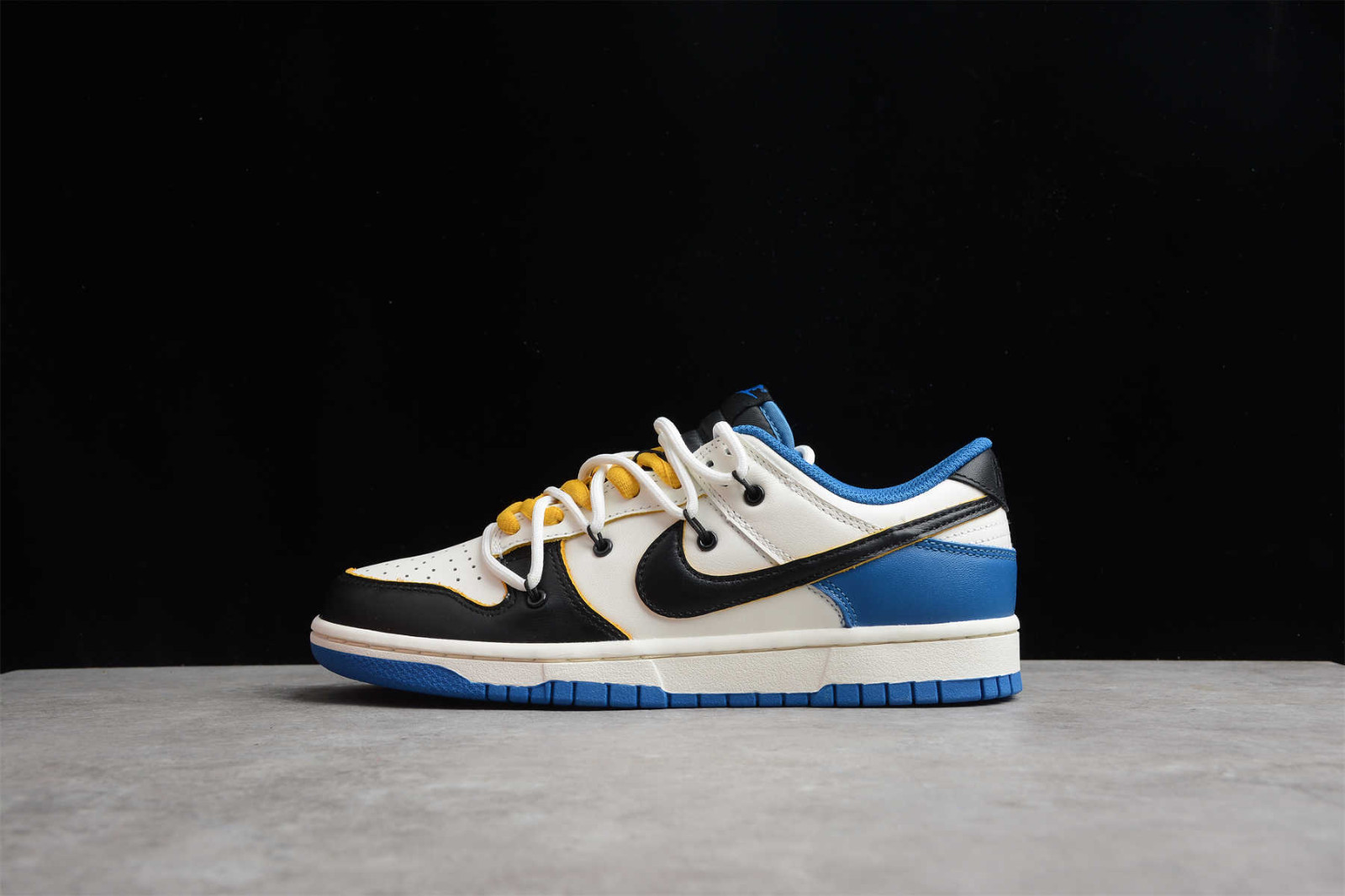 NIKE Dunk Low Retro Leather Sneakers for Men