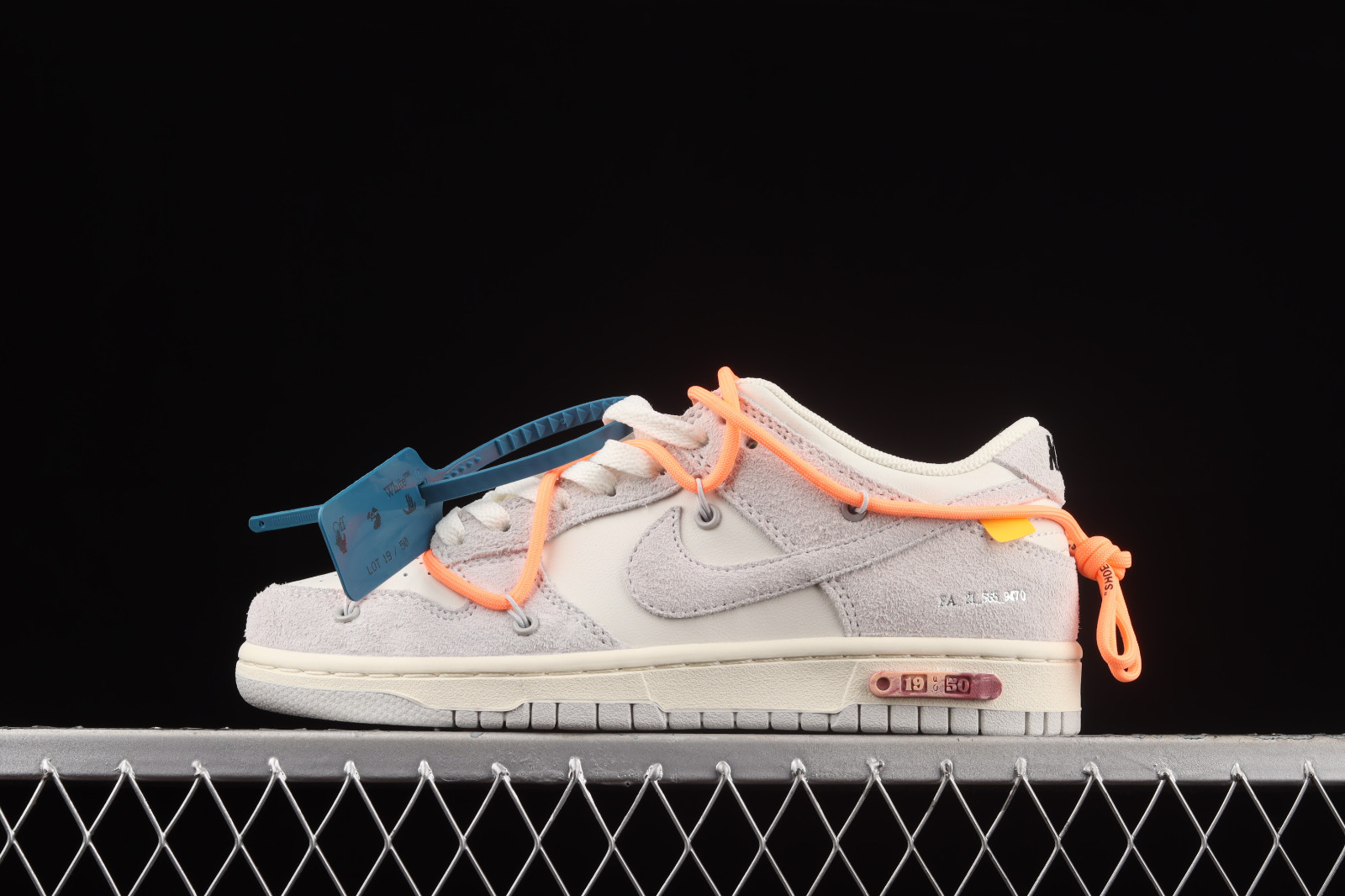 OFF-WHITE × NIKE DUNK LOW 1 OF 50  19/50