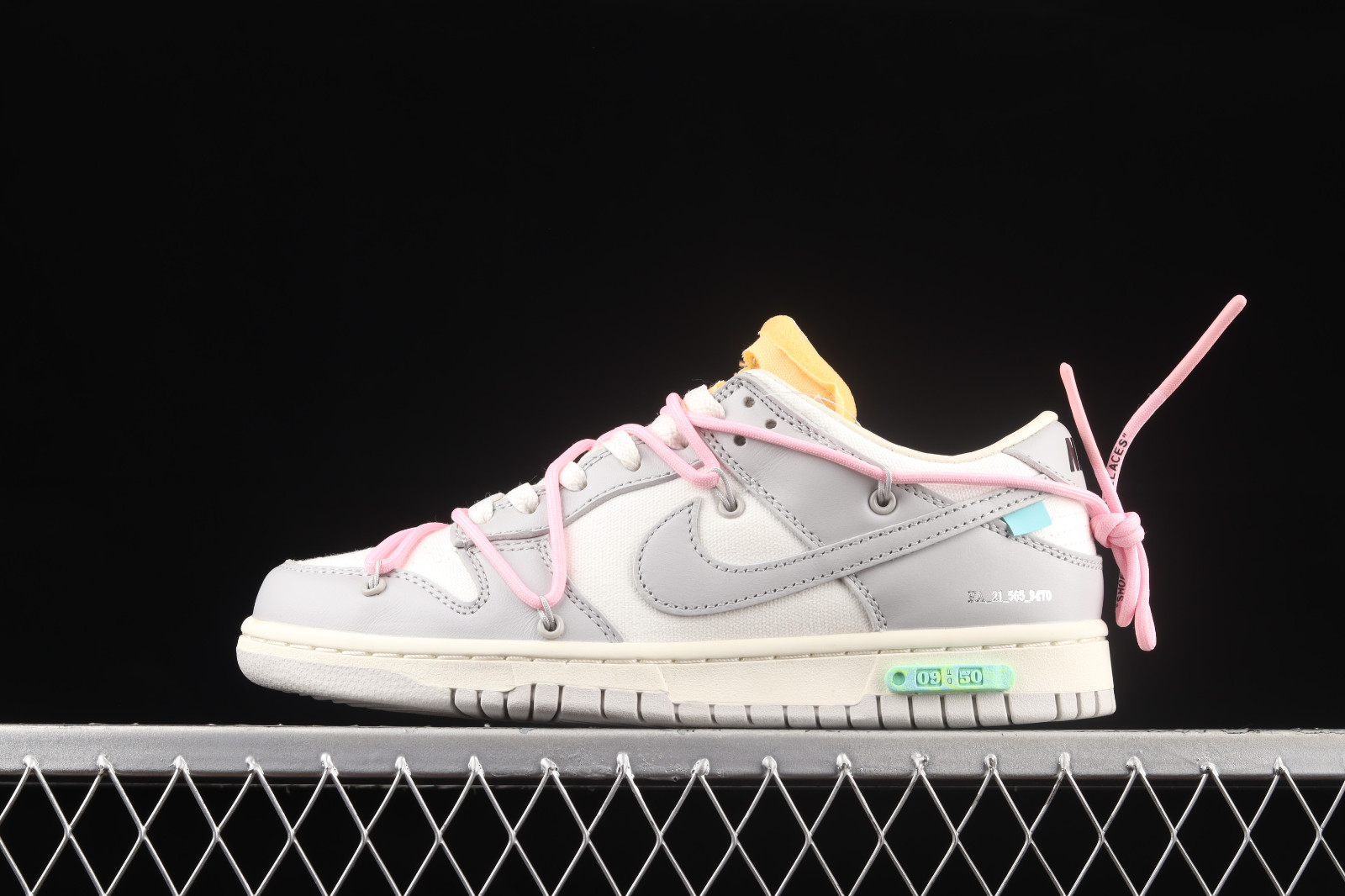 Off-White x Nike SB Dunk Low Lot 9 of 50 Sail Neutral Grey Pink 