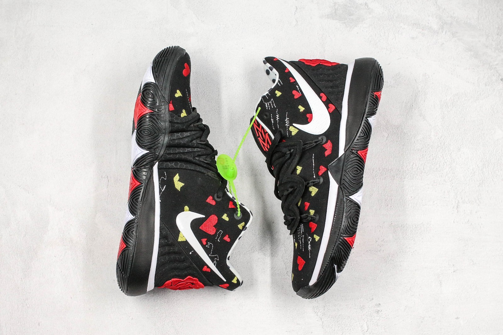 601 - Nike Kyrie 5 EP Mother's Day Black AO2919