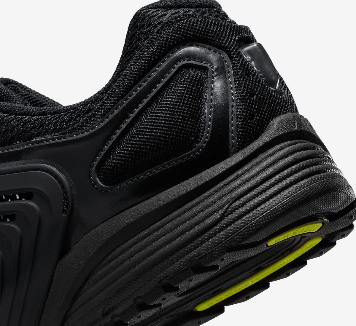 zoom superfly r3 running spikes